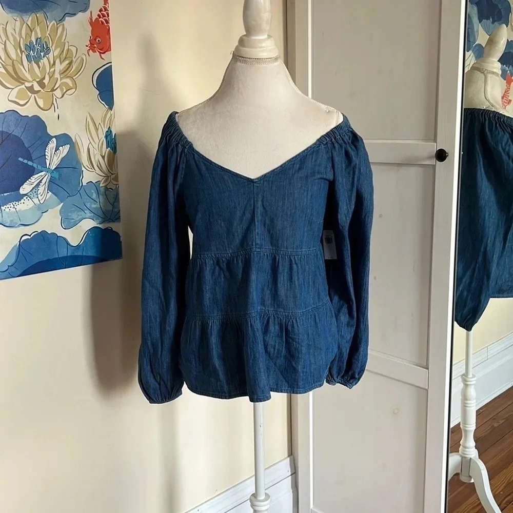 Old Navy Denim Long Sleeve Top with Elasticized Shoulders - NWT - Size M - Picture 2 of 12